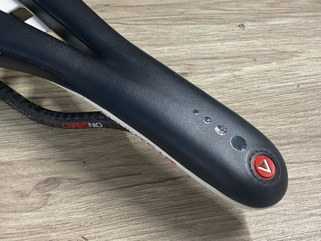 KE957 アスチュート ASTVTE SKYLITE VT サドル 黒 白 CARBONIOレール 135mm