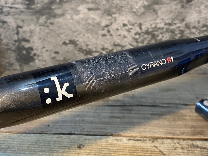 JW847 フィジーク fizik シラノ CYRANO R1 カーボン ドロップハンドル Φ31.8 ブラケットC-C400mm
