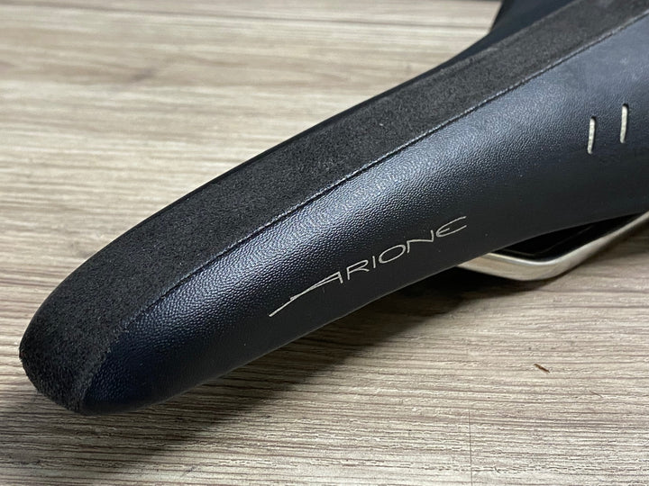 KQ627 フィジーク fizik ANTARES R3 サドル 黒 kiumレール