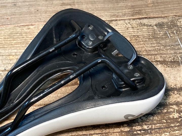 JU003 selle SMP TRK サドル 白