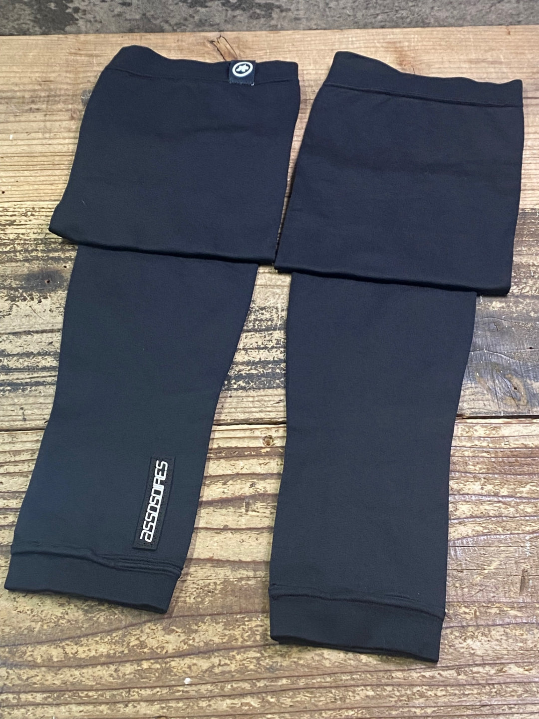 JL086 アソス assos ASSOSOIRES レッグカバー 黒 ※サイズ不明
