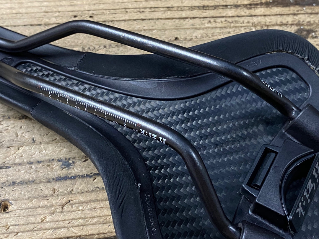 KQ629 フィジーク fizik ARIONE R3 サドル 黒 kium 150mm