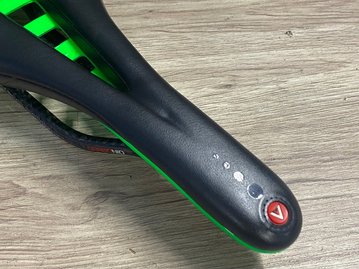 KE958 アスチュート ASTVTE SKYLITE VT サドル 黒 緑 CARBONIOレール