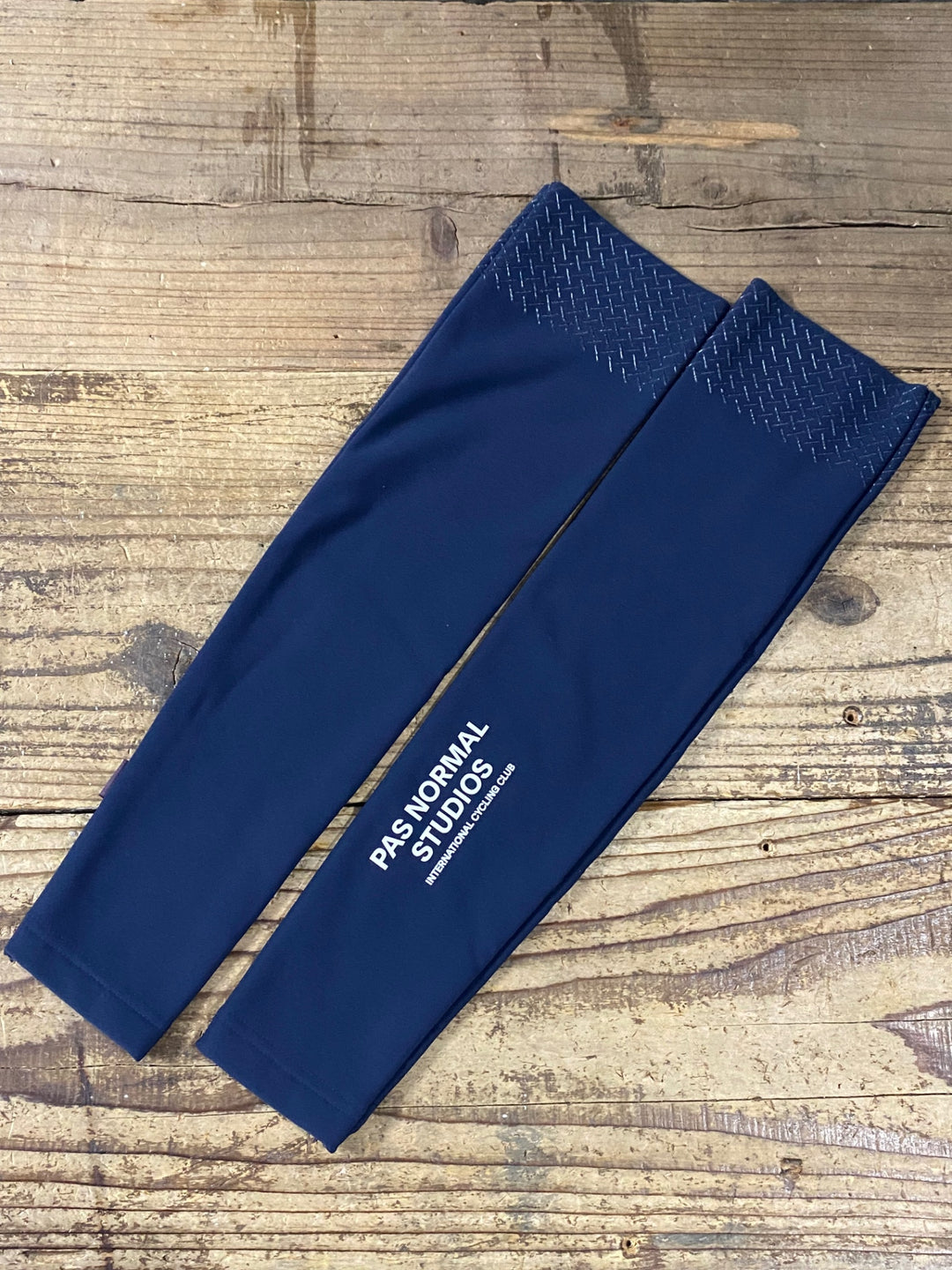 KM753 パスノーマルスタジオ PAS NORMAL STUDIOS LOGO ARM WARMERS ニーウォーマー 紺 M 裏起毛