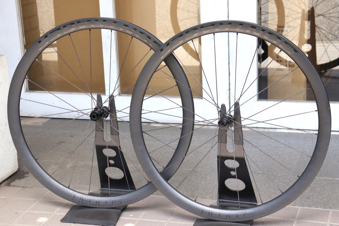 ボントレガー BONTRAGER アイオロス プロ AEOLUS PRO 37 DISC カーボン チューブレスレディ ホイールセット シマノ11/12S 【横浜店】