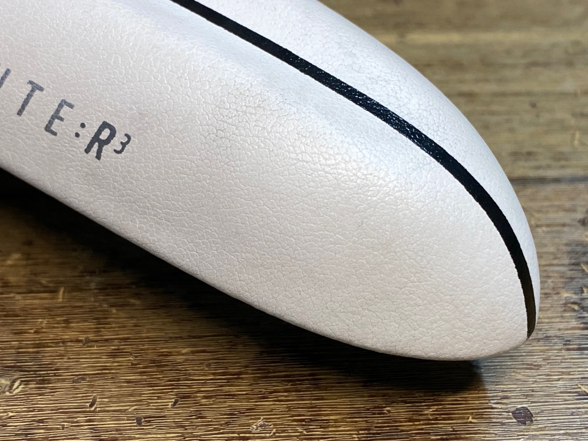 JO415 フィジーク fizik アリアンテ ALIANTE R3 OPEN サドル Kium