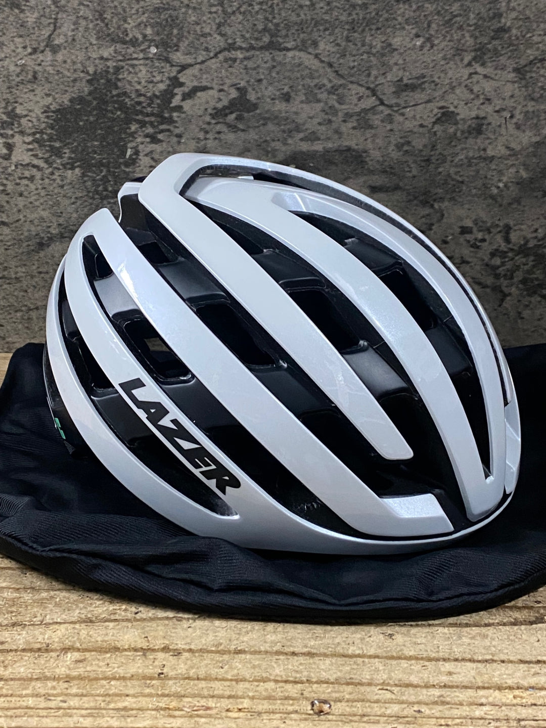 KJ715 レイザー LAZER Z1 KC サイクルヘルメット L 白 2024/09製造