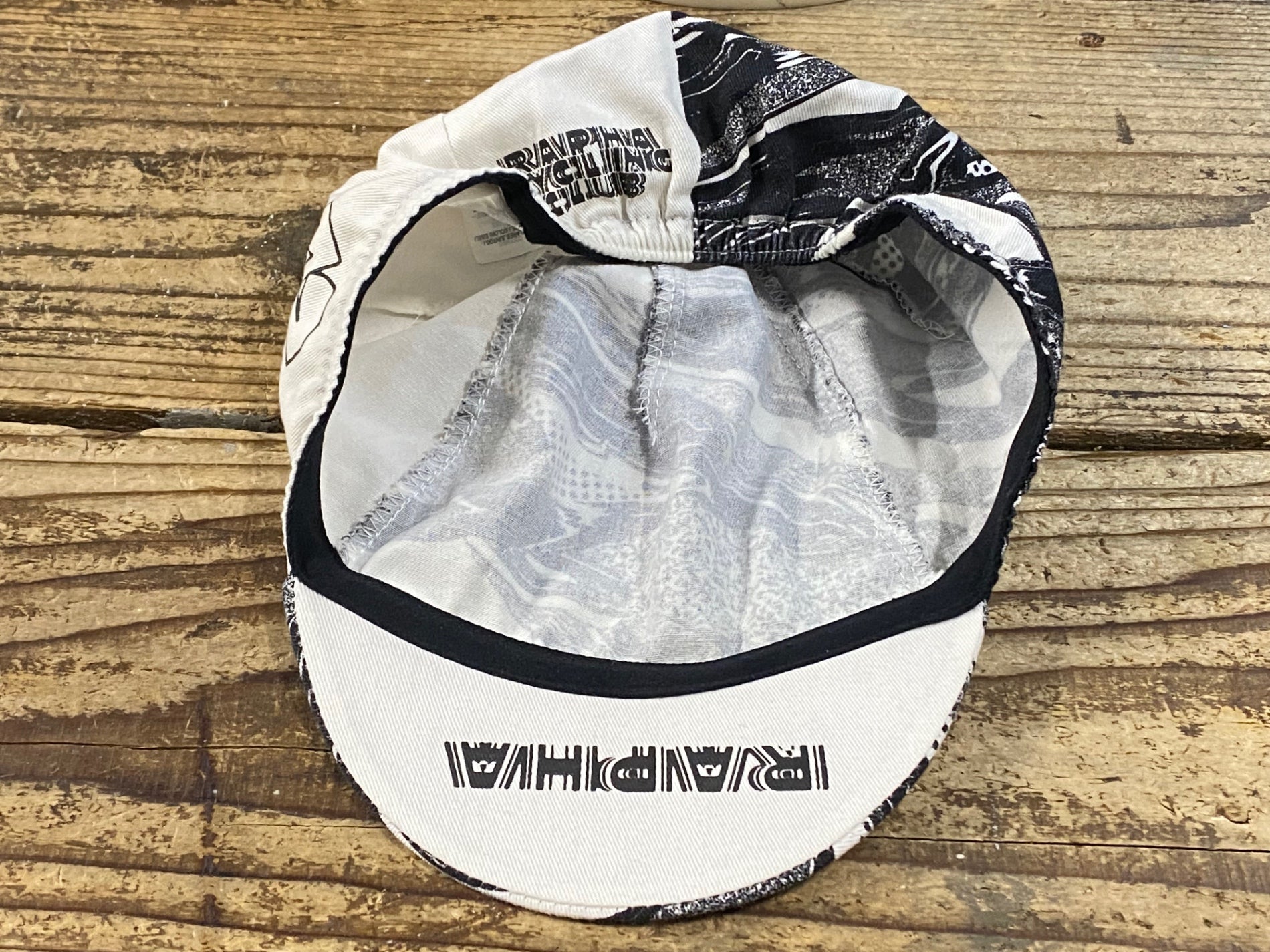KH120 ラファ Rapha RCC + BRAULIO AMADO CAP サイクルキャップ 白 黒