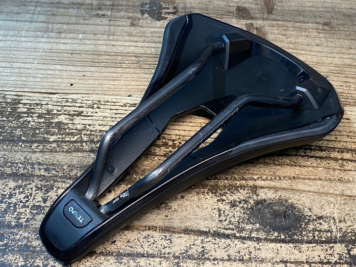 JI236 フィジーク fizik TEMPO ARGO R1 サドル 黒 カーボンレール