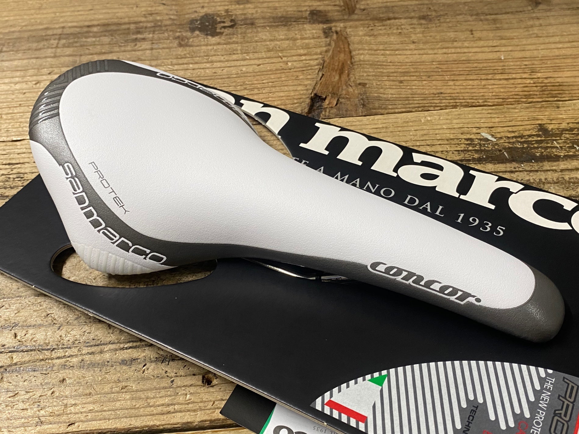 KJ058 サンマルコ san marco Concor RACiNG PROTEK サドル 白 XSiLiTE