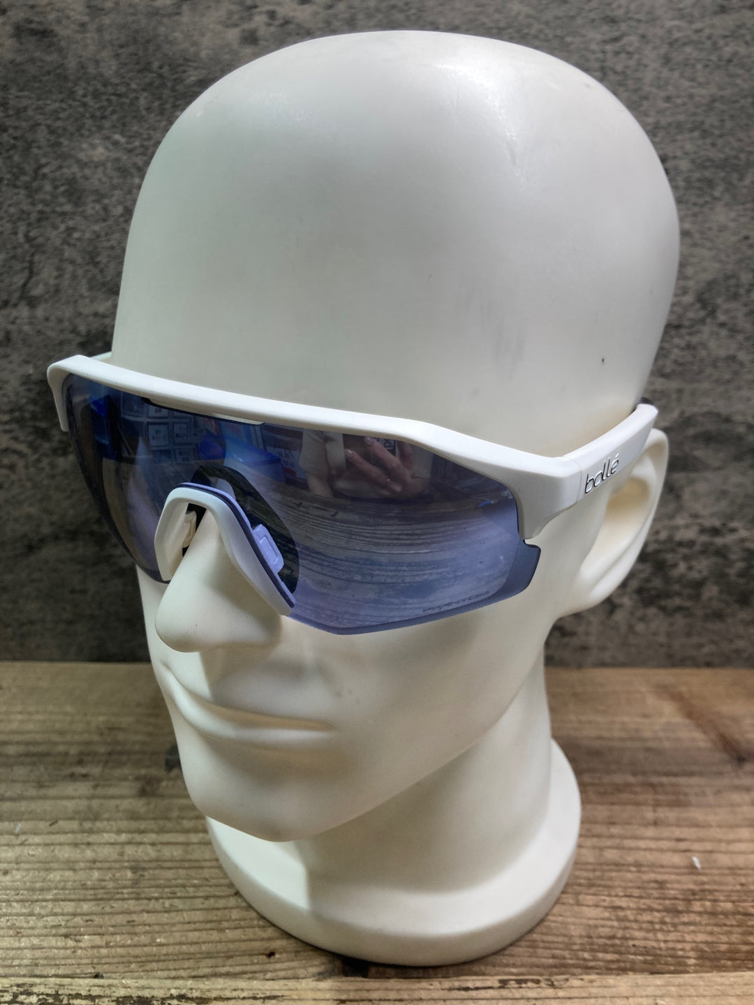 JI129 ボレー bolle LIGHTSHIFTER サングラス アイウェア 白