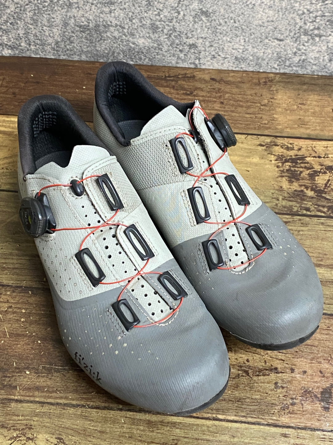 JY254 フィジーク fizik テンポ TEMPO R4 ビンディングシューズ SPD-SL グレー EU41　※余臭強め