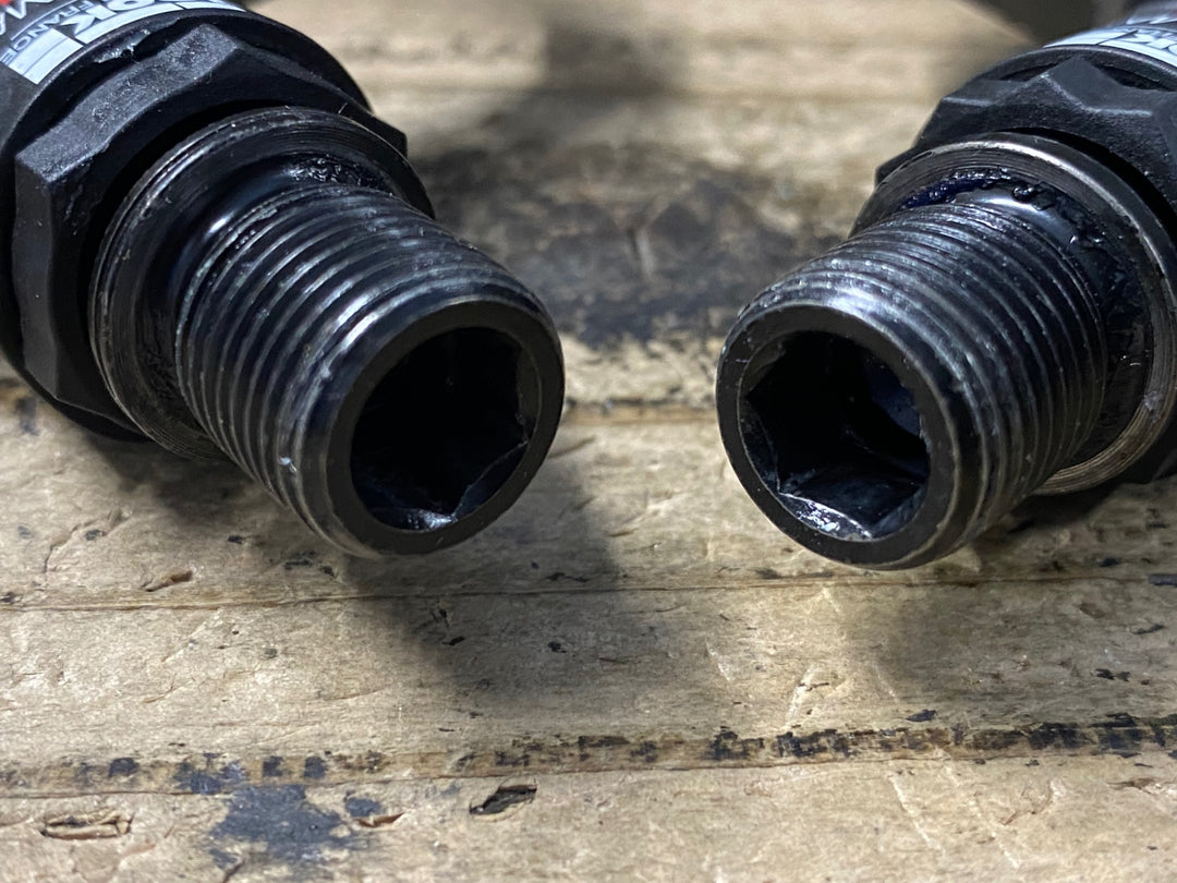 KL566 ルック LOOK KEO 2 MAX CARBON ビンディングペダル ※軸ガタあり