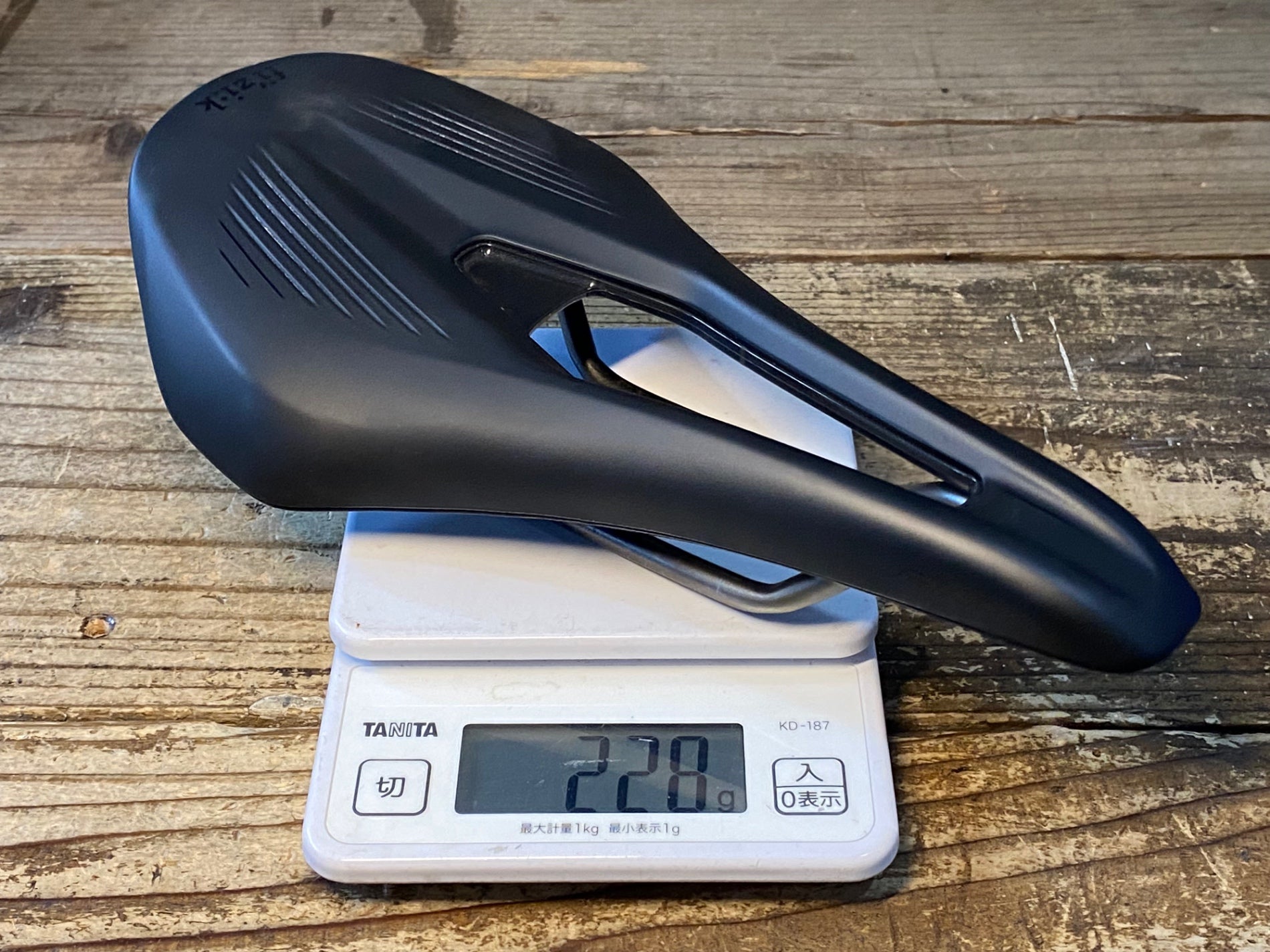 JW645 フィジーク fizik ヴェントアルゴ VENTO ARGO R3 サドル 黒