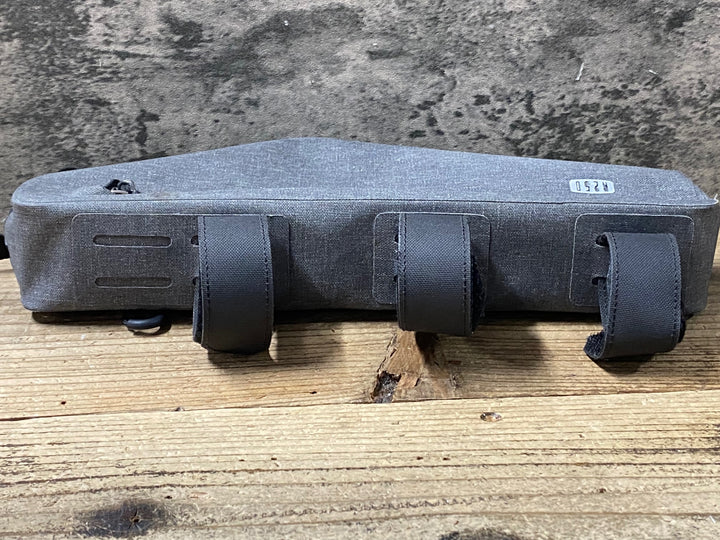 KG319 R250 フレームバッグ グレー