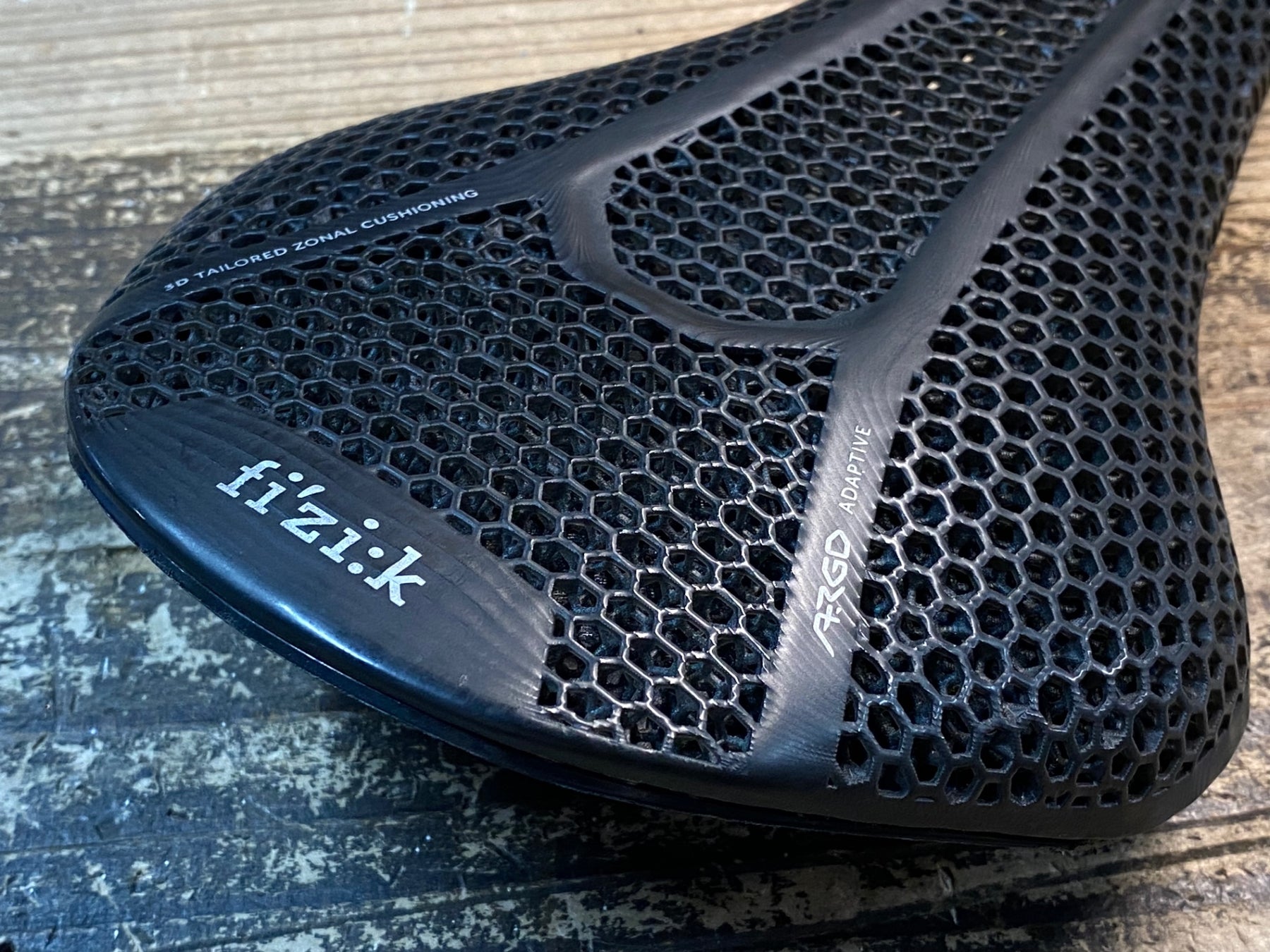 JJ406 フィジーク fizik Vento ARGO Adaptive R3 3D サドル Kiumレール