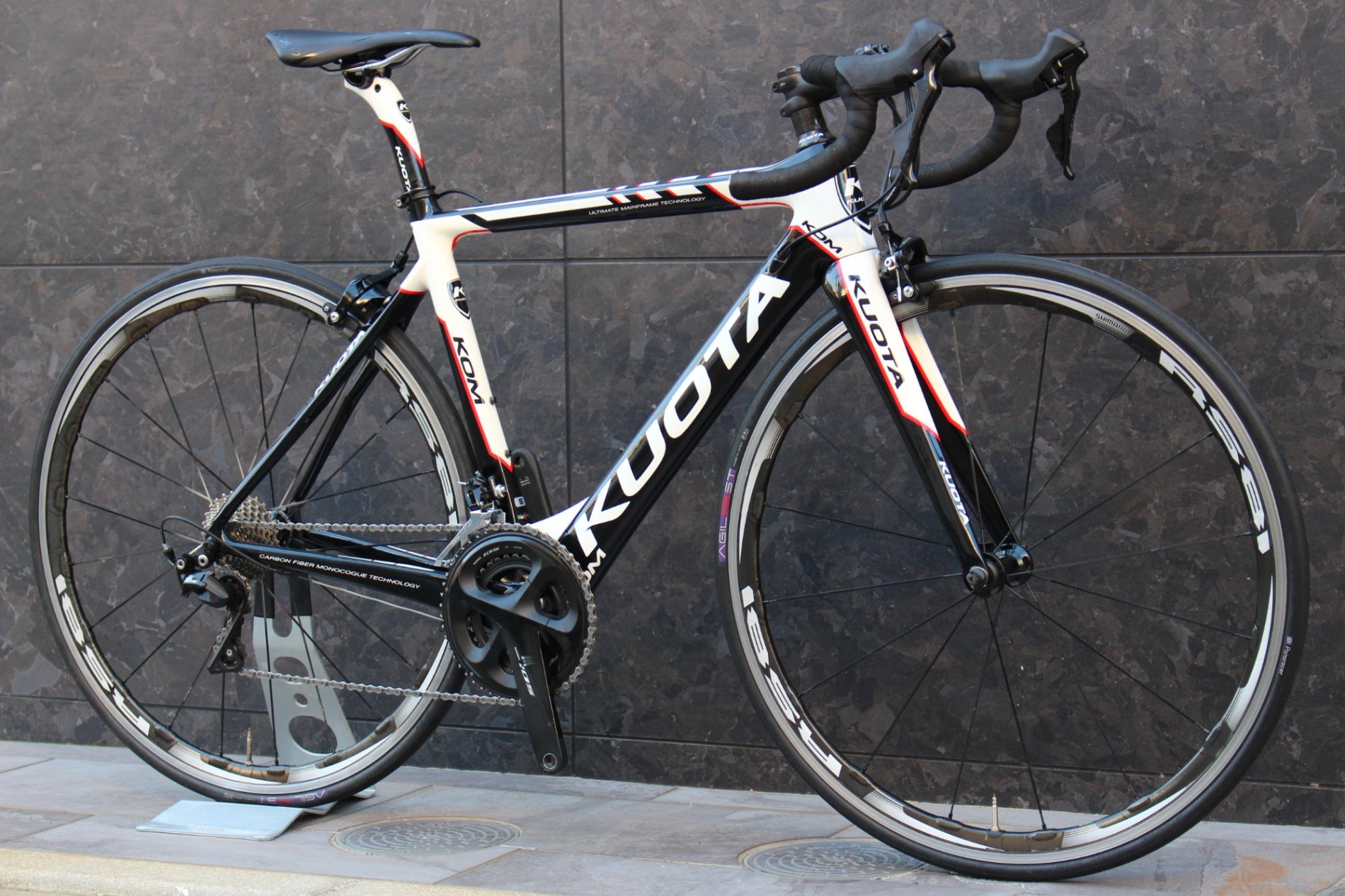 KUOTA 「クオータ」 KOUGAR 105 2016年モデル ロードバイク クォータ KUOTA KOM 2016モデル S(485)サイズ シマノ 105 R7000 11S