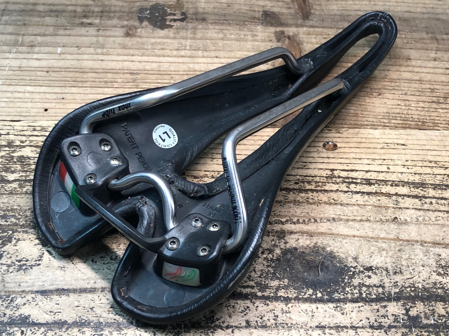 JM864 SELLE SMP エボリューション evolution サドル 黒 inox tube