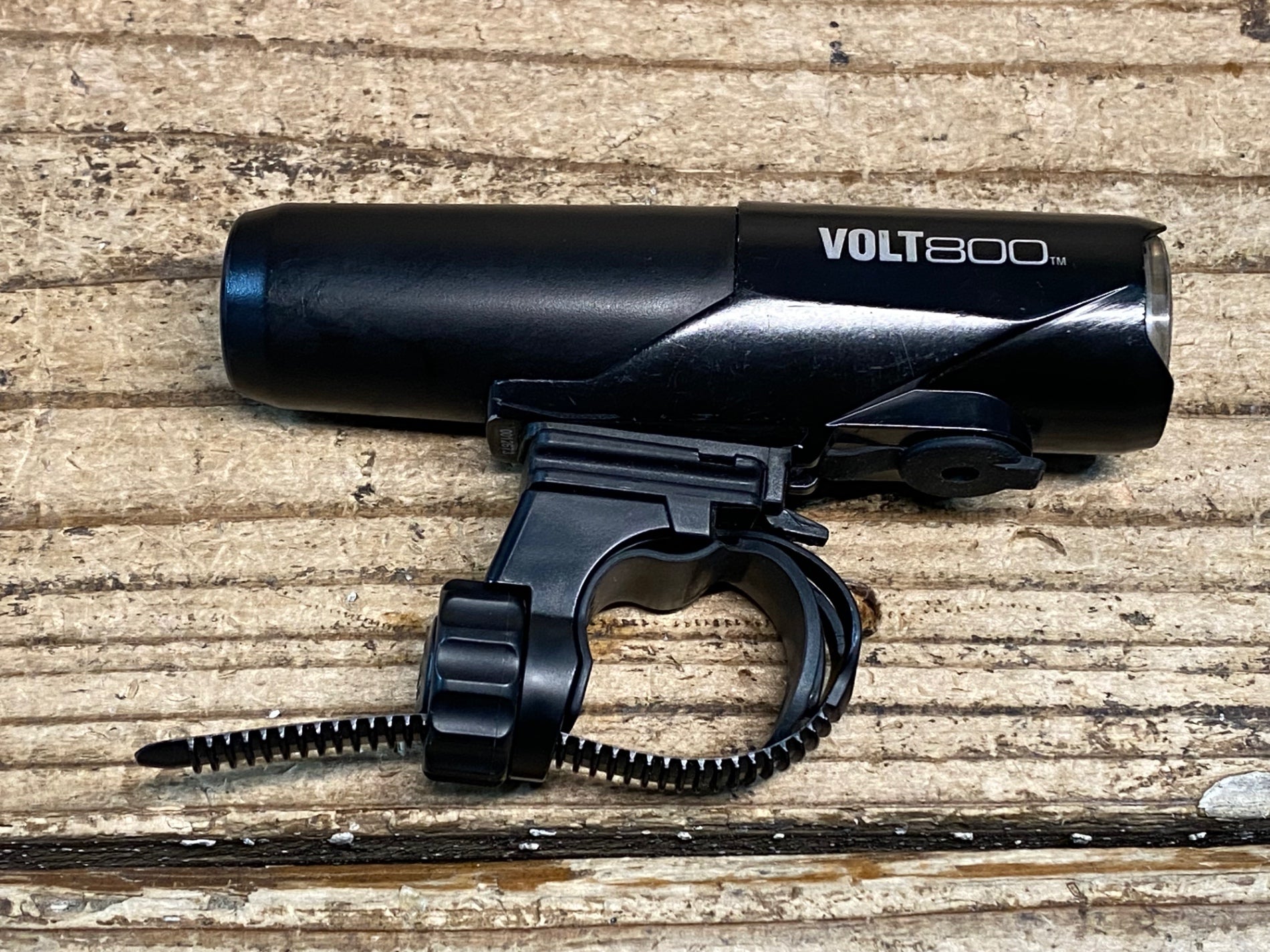 JN911 キャットアイ CATEYE ボルト VOLT 800 フロントライト 点灯確認