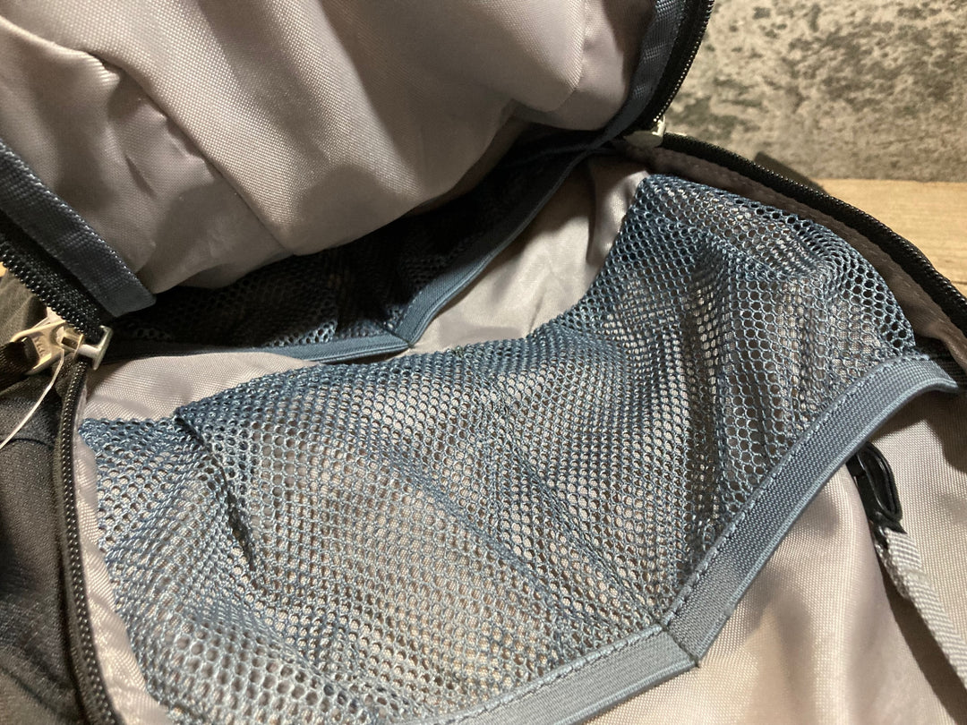 KC852 ドイター deuter COMPAC 6 リュックサック バックパック ※たばこ臭