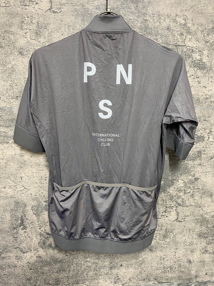 KA545 パスノーマルスタジオ PAS NORMAL STUDIOS MECHANISM JERSEY 半袖 サイクルジャージ ミディアムグレー L