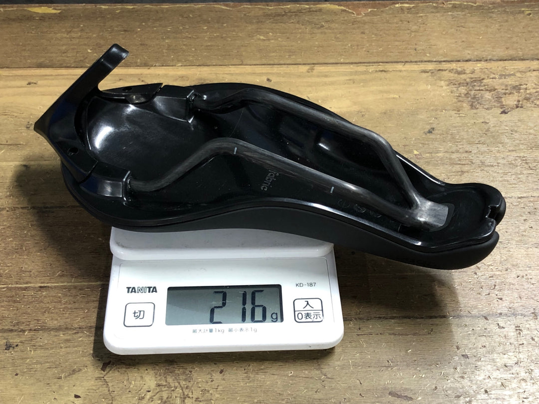 KJ689 ファブリック fabric TRI PRO FLAT サドル 黒 134mm CARBON RAIL