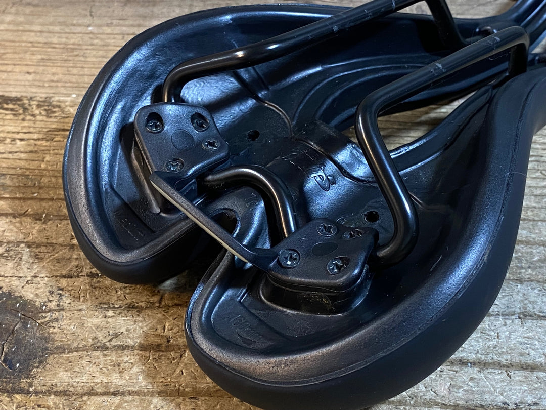 KB005 SELLE SMP TRK GEL サドル 177mm