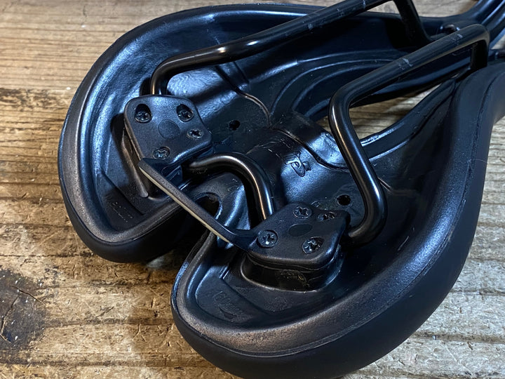 KB005 SELLE SMP TRK GEL サドル 177mm