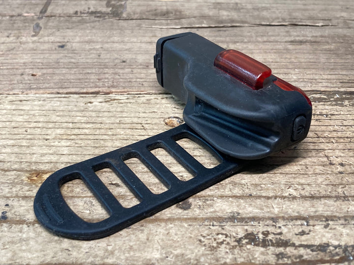 JM575 レザイン LEZYNE STRIP ALERT 300 PRO リアライト 点灯確認済