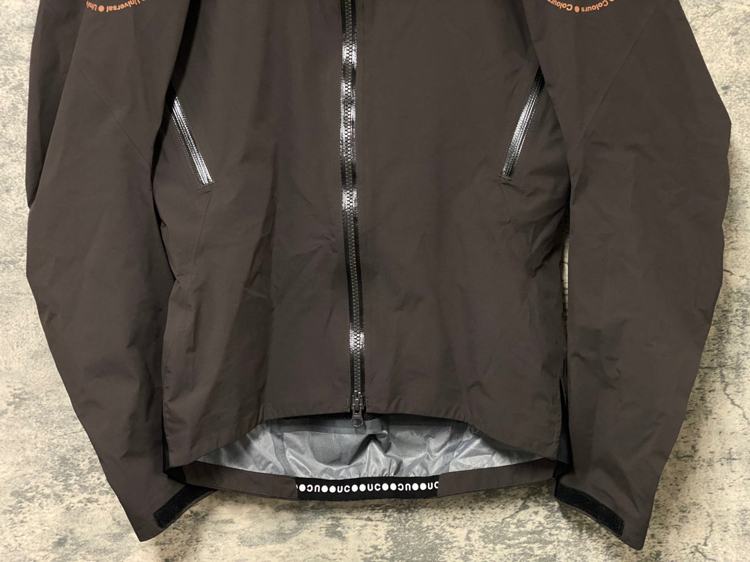 KN740 ユニバーサルカラーズ Universal Colours CHROMA RAIN JACKET 長袖 レインジャケット 茶 XS