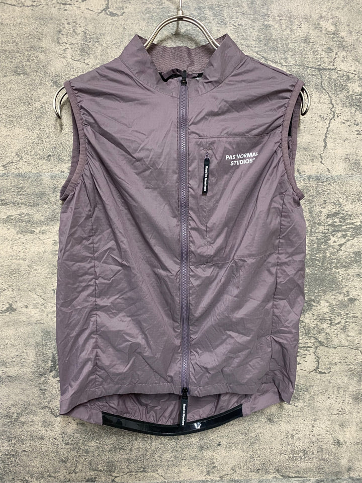 KA514 パスノーマルスタジオ PAS NORMAL STUDIOS ESSENTIAL INSULATED GILET ジレ サイクルベスト パープル M