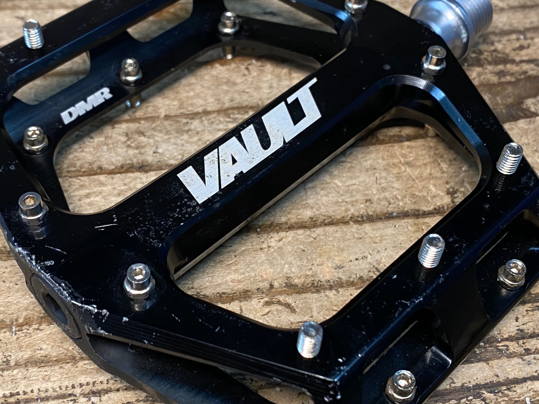美品!! DMR VAULT フラットペダル / ブラック DMR VAULT フラットペダル ブラック DMR VAULT PEDAL｜ミズタニ自転車
