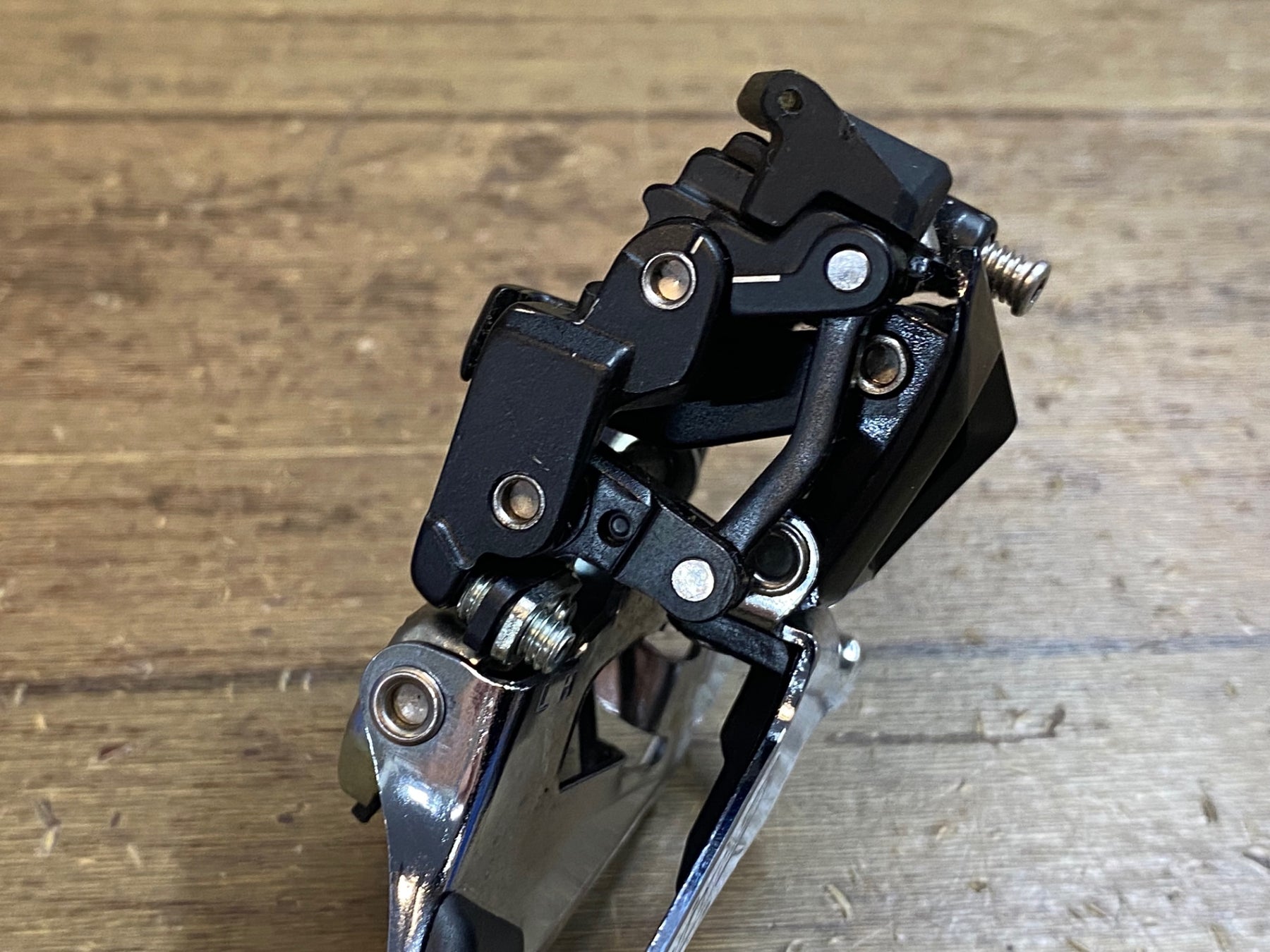 JJ353 シマノ SHIMANO 105 FD-R7000 フロントディレイラー 黒 直付