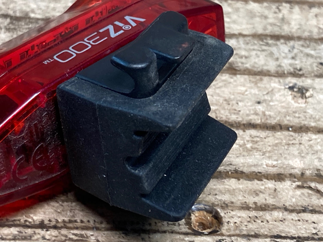 JD449 キャットアイ CATEYE VIZ300 テールライト リアライト 点灯確認済み
