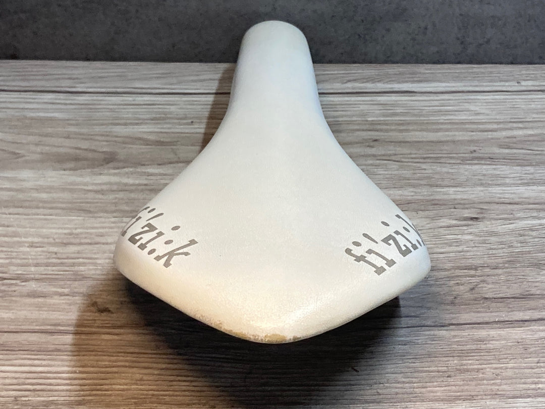 JK859 フィジーク fizik アリオネ ARIONE CX サドル 白 カーボンレール ※プレート欠品