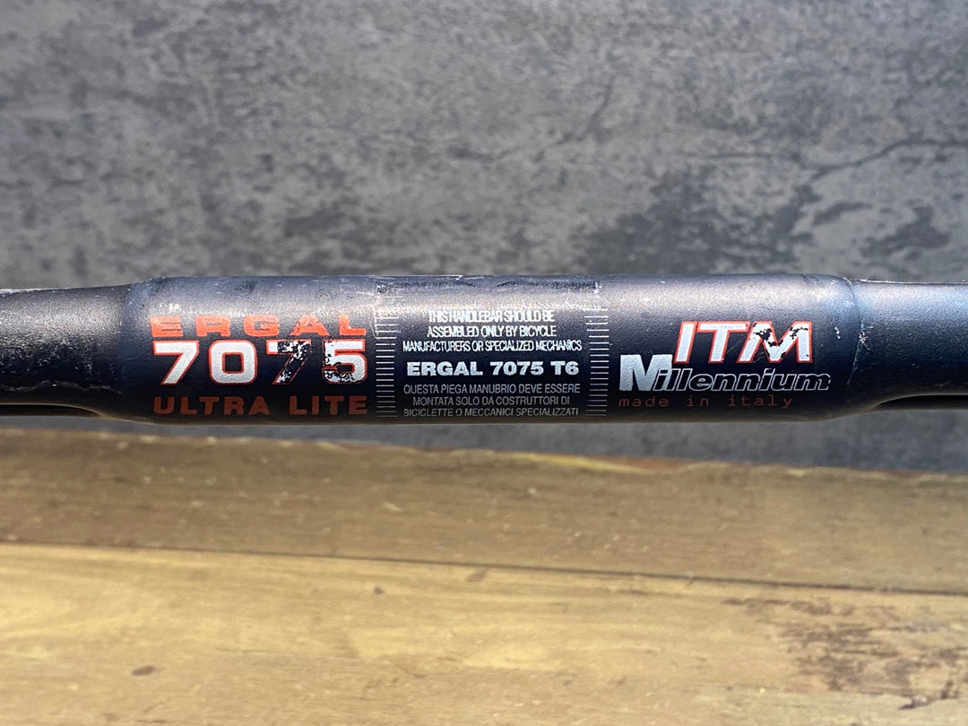JM927 ITM MILENIUM ERGAL 7075 ULTRA LITE ドロップハンドル 実測値エンド内-内390mm