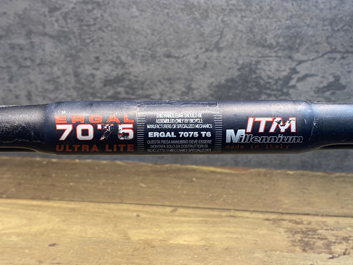 JM927 ITM MILENIUM ERGAL 7075 ULTRA LITE ドロップハンドル 実測値エンド内-内390mm