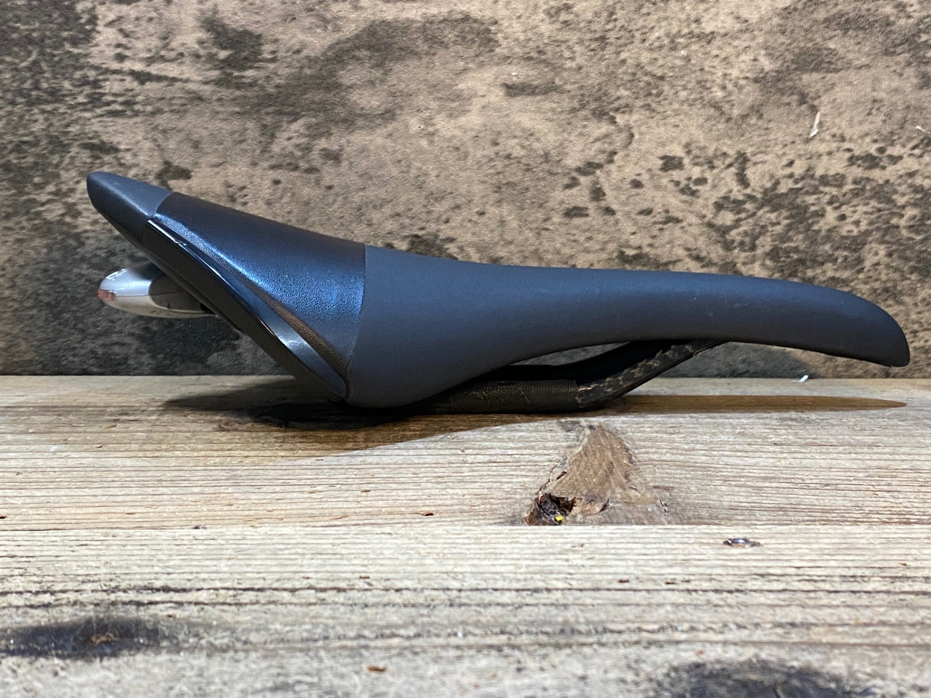 JW952 フィジーク fizik アリアンテ ALIANTE R1 サドル 黒 138mm