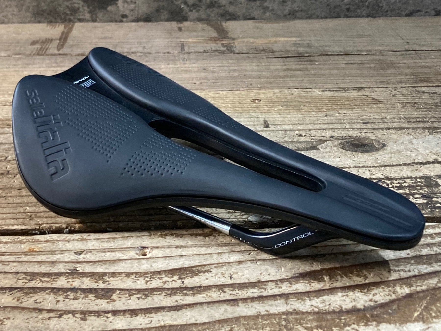 JZ055 セライタリア selle italia NOVUS BOOST EVO サドル 黒 FecAlloY