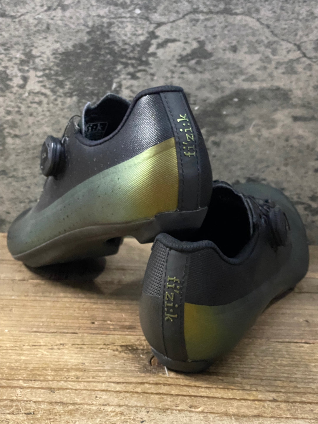 KK390 フィジーク fizik TEMPO OVERCURVE R4 SHOES IRIDESCENT ビンディングシューズ 3穴 EU42