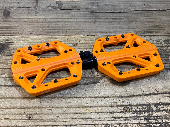 KK199 クランクブラザーズ crankbrothers スタンプ stamp1 フラットペダル オレンジ クロモリ