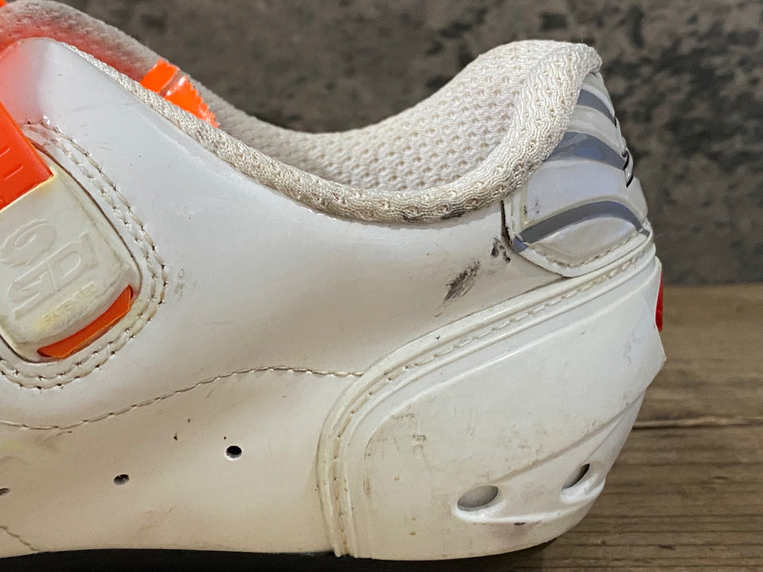 KM354 シディ SIDI WIRE CARBON ビンディングシューズ ホワイト オレンジ 40 3穴 ※固定バンド2色付属、サイド削れ傷