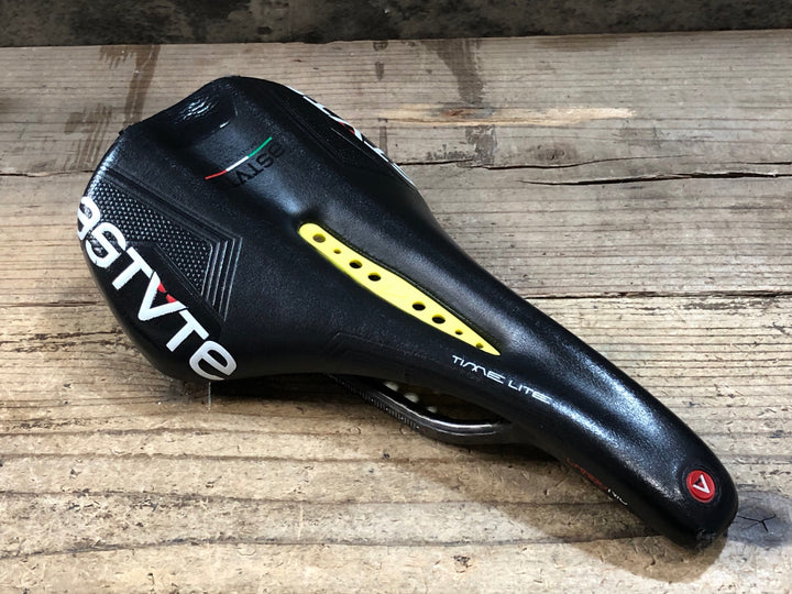 JY385 アスチュート ASTUTE TIME LITE サドル 黒 黄 137mm CARBON NIO