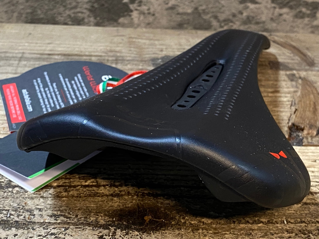 JR439 アスチュート ASTVTE STARLITE CARBON サドル 黒 カーボンレール