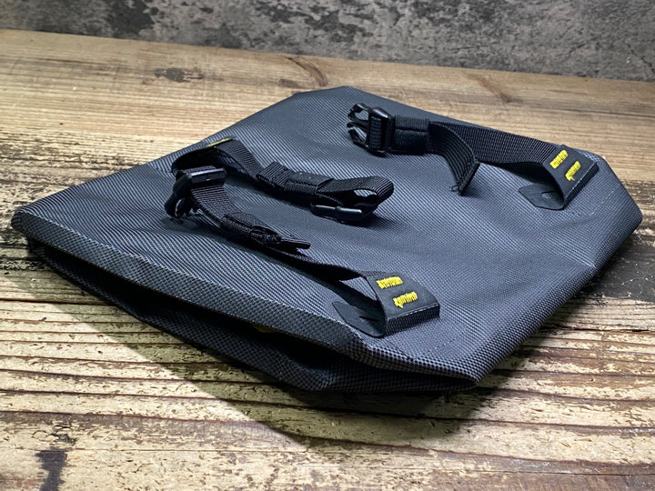 JN653 アピデュラ APIDURA エクスペディション アクセサリーポケット