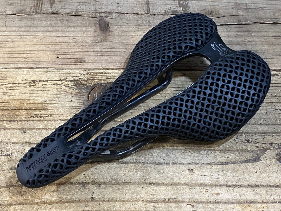 KD154 セライタリア selle italia SLR BOOST 3D KIT CARBONIO SUPERFLOW L3 サドル 黒 145mm