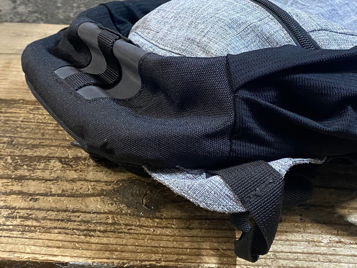 KC187 パールイズミ PEARL iZUMi リュック バックパック グレー 黒