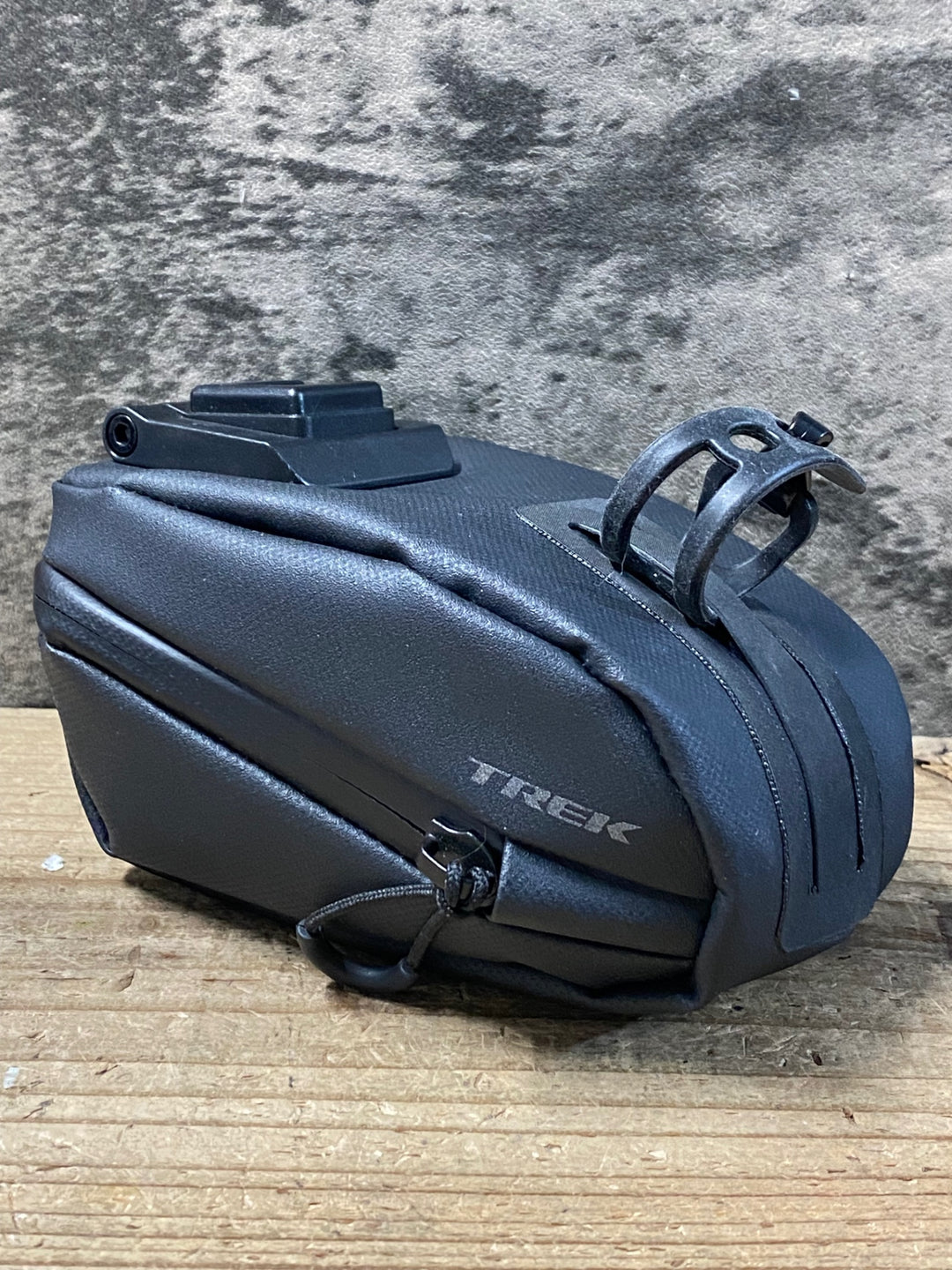 KB675 トレック TREK ブレンダー BLENDR サドルバッグ 防水 黒