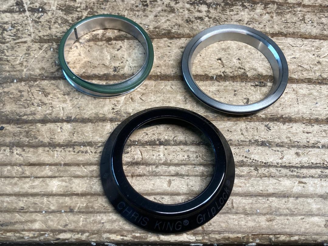 JI720 クリスキング CHRIS KING GRIPLOCK BEARING CAP ASSEMBLY ヘッドセットスモールパーツ 黒