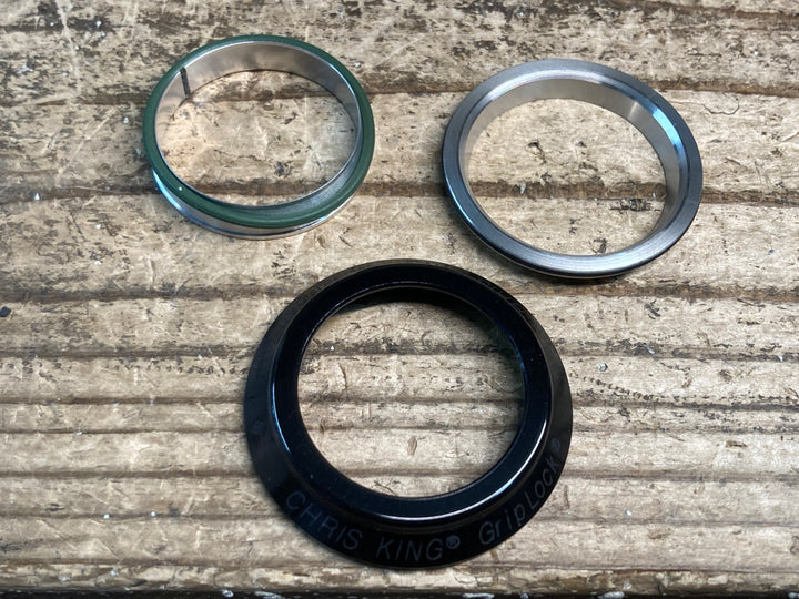 JI720 クリスキング CHRIS KING GRIPLOCK BEARING CAP ASSEMBLY ヘッドセットスモールパーツ 黒